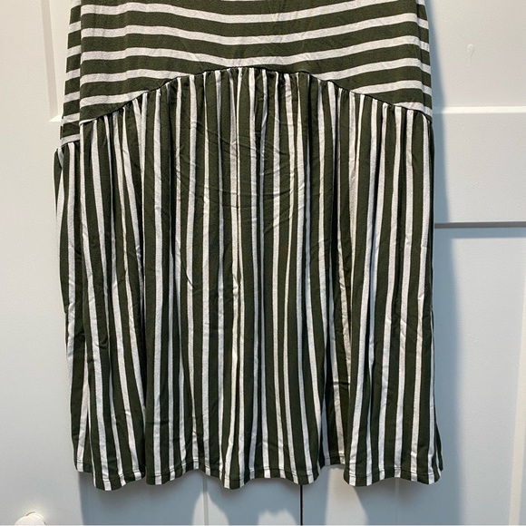 Isabel Maternity Flowy Tank Top - Picture 3 of 6